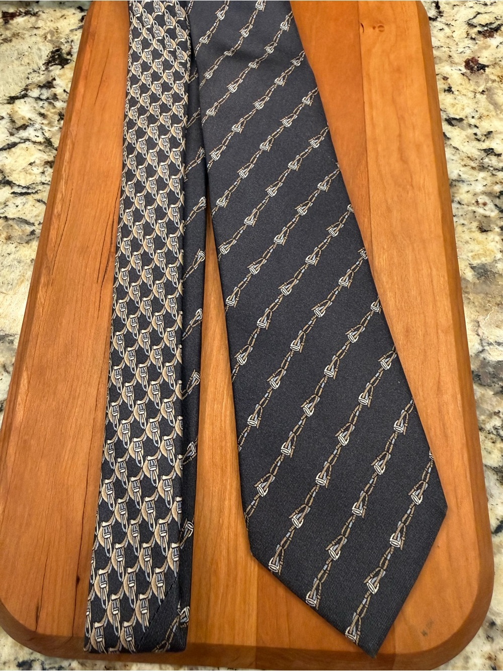 Vintage Gucci 100% Silk Equestrian Horsebit Necktie Made in Italy – Navy